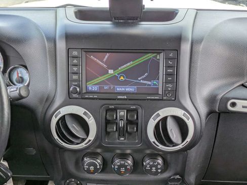Used 2014 Jeep Wrangler Unlimited Sahara AWD/4WD image 17