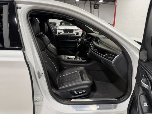 Used 2022 BMW M760i xDrive w/ Luxury Rear Seating Package AWD/4WD image 55