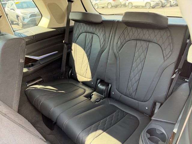 Used 2020 BMW X7 xDrive40i w/ Premium Package AWD/4WD image 15