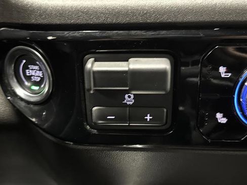 Used 2025 GMC Sierra 1500 Elevation image 26