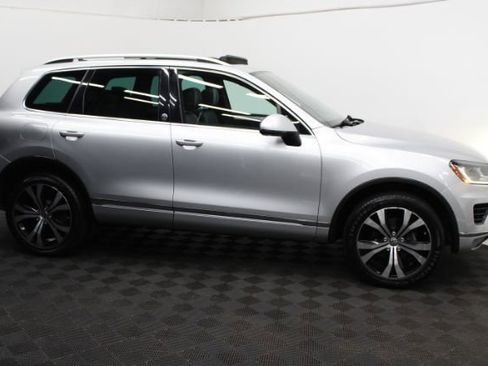 Used 2017 Volkswagen Touareg Wolfsburg Edition image 4