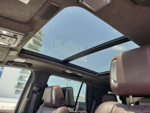 Certified 2022 Cadillac Escalade Premium Luxury Platinum AWD/4WD image 32