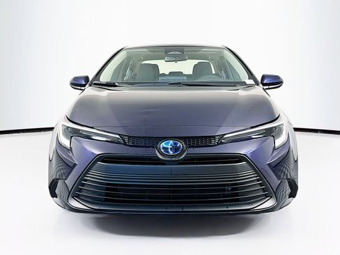 Used 2024 Toyota Corolla LE image 2