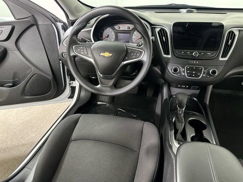 Used 2025 Chevrolet Malibu LT FWD image 17