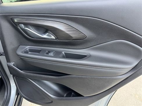 Used 2024 GMC Terrain SLT image 8