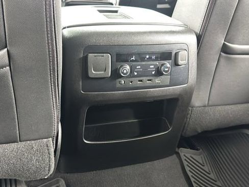Used 2019 Chevrolet Suburban Premier image 40
