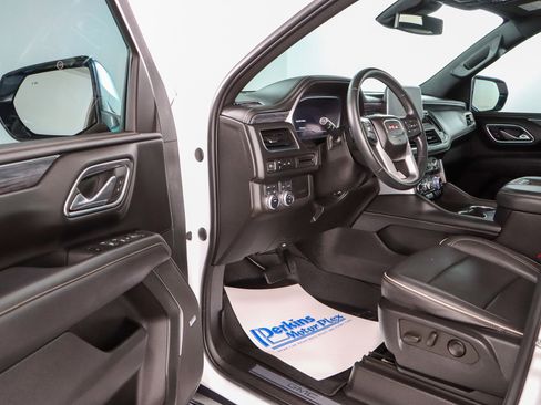 Used 2023 GMC Yukon SLT image 3