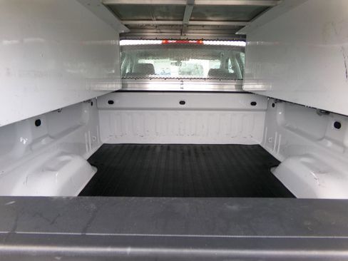 Used 2017 Chevrolet Silverado 1500 W/T RWD image 9