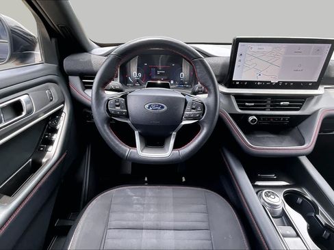 Used 2025 Ford Explorer ST-Line w/ ST-Line Street Pack AWD/4WD image 10