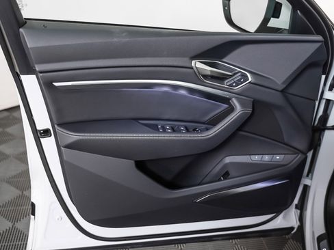 Used 2024 Audi Q8 e-tron Premium Plus w/ Premium Plus Package image 23