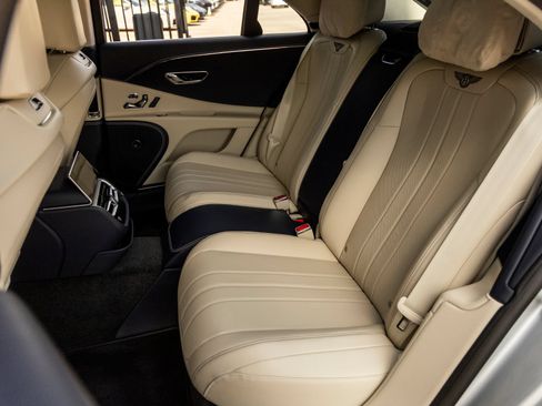 Used 2026 Bentley Flying Spur Plug-In Hybrid AWD/4WD image 42