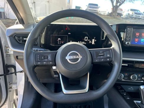 Used 2025 Nissan Kicks S image 15