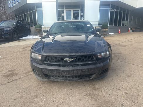 Used 2011 Ford Mustang Coupe image 2