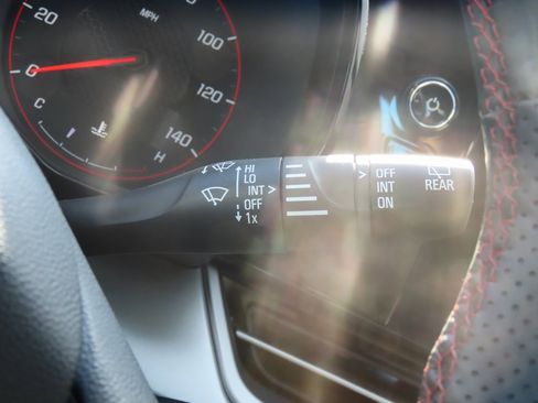 Certified 2024 Chevrolet Trax RS w/ Driver Confidence Package image 32