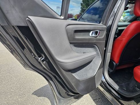 Used 2020 Volvo XC40 T5 Momentum w/ Protection Package Premier AWD/4WD image 19