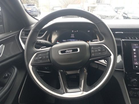 Used 2022 Jeep Grand Cherokee Altitude image 13