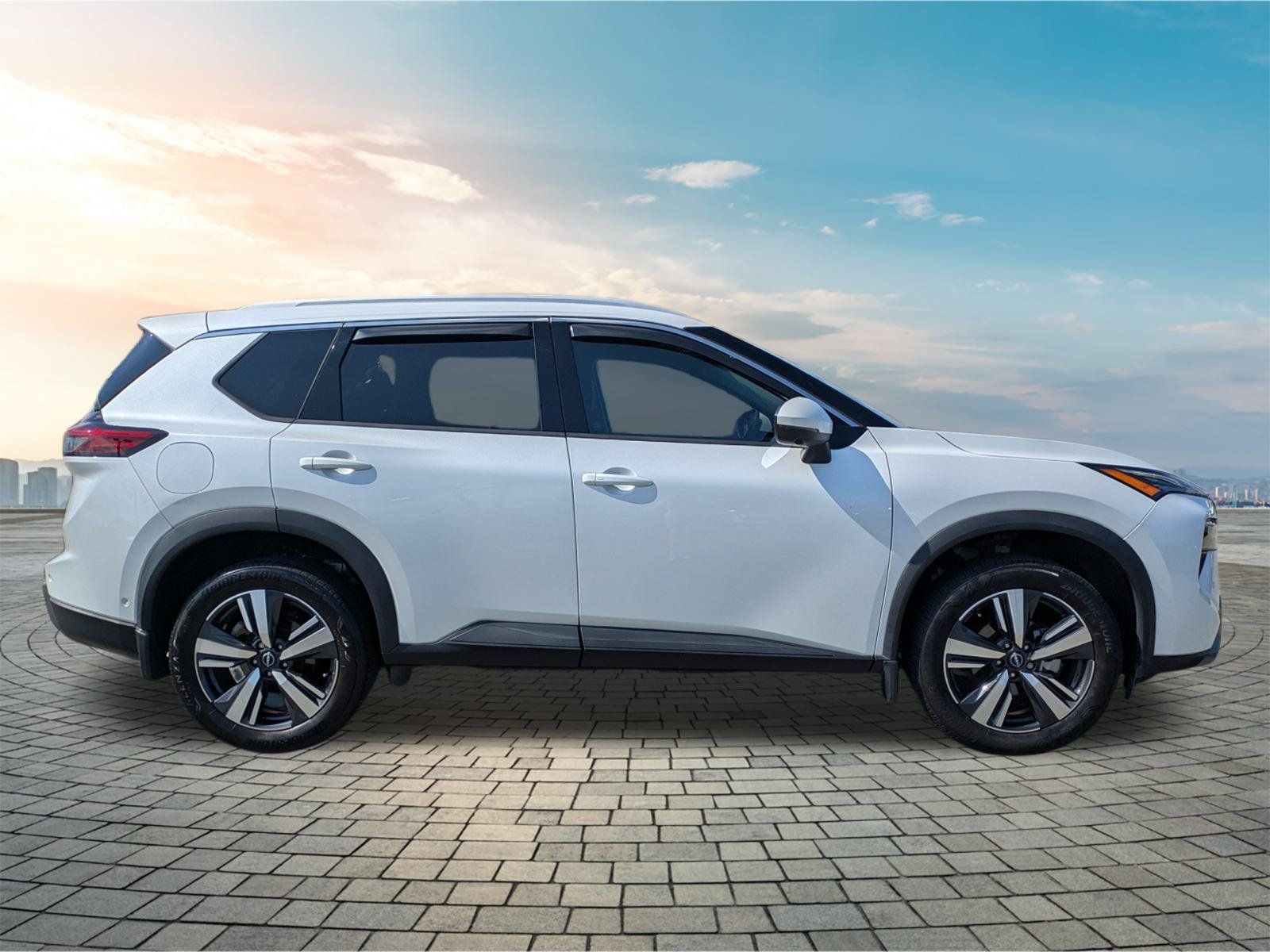 Certified 2024 Nissan Rogue SL FWD image 4