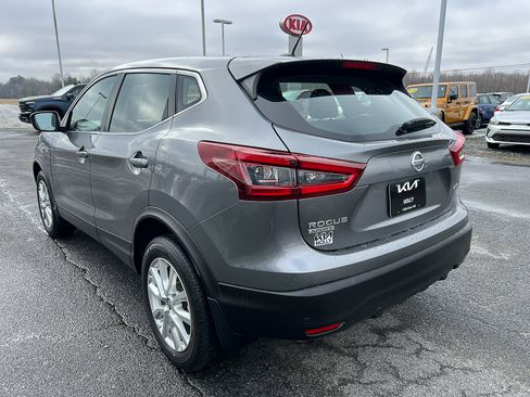 Used 2021 Nissan Rogue Sport S image 3