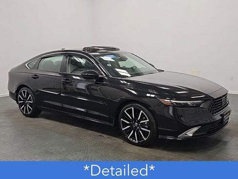 Used 2024 Honda Accord Touring image 2