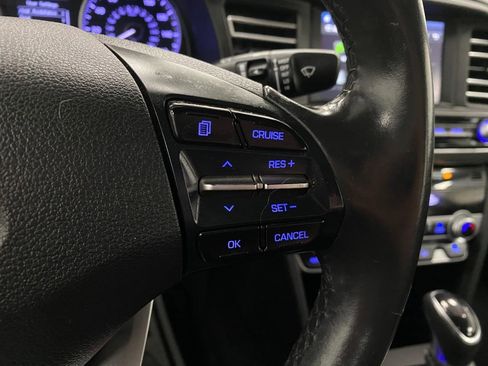 Used 2019 Hyundai Elantra Limited w/ Cargo Package FWD image 17