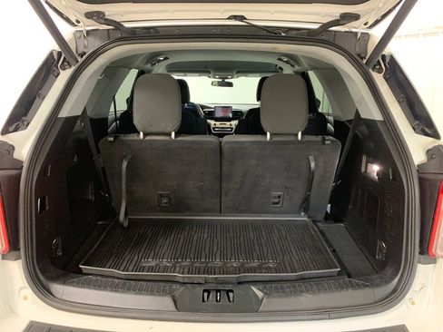 Used 2022 Ford Explorer XLT image 19