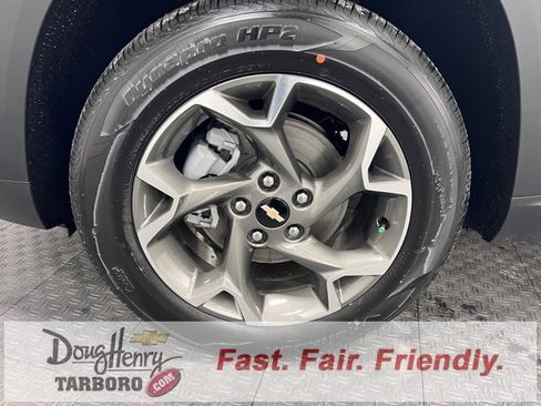 New 2025 Chevrolet Trax LT w/ Sunroof Package image 21