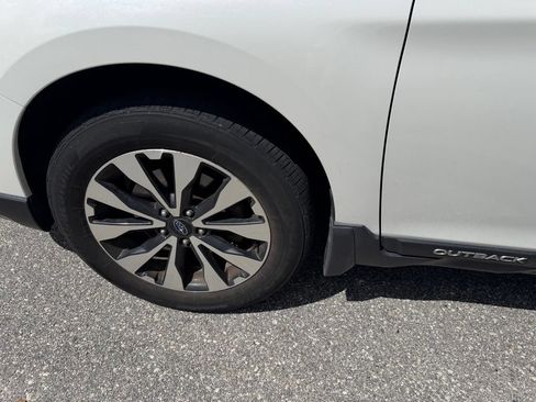 Used 2017 Subaru Outback 2.5i Limited AWD/4WD image 9