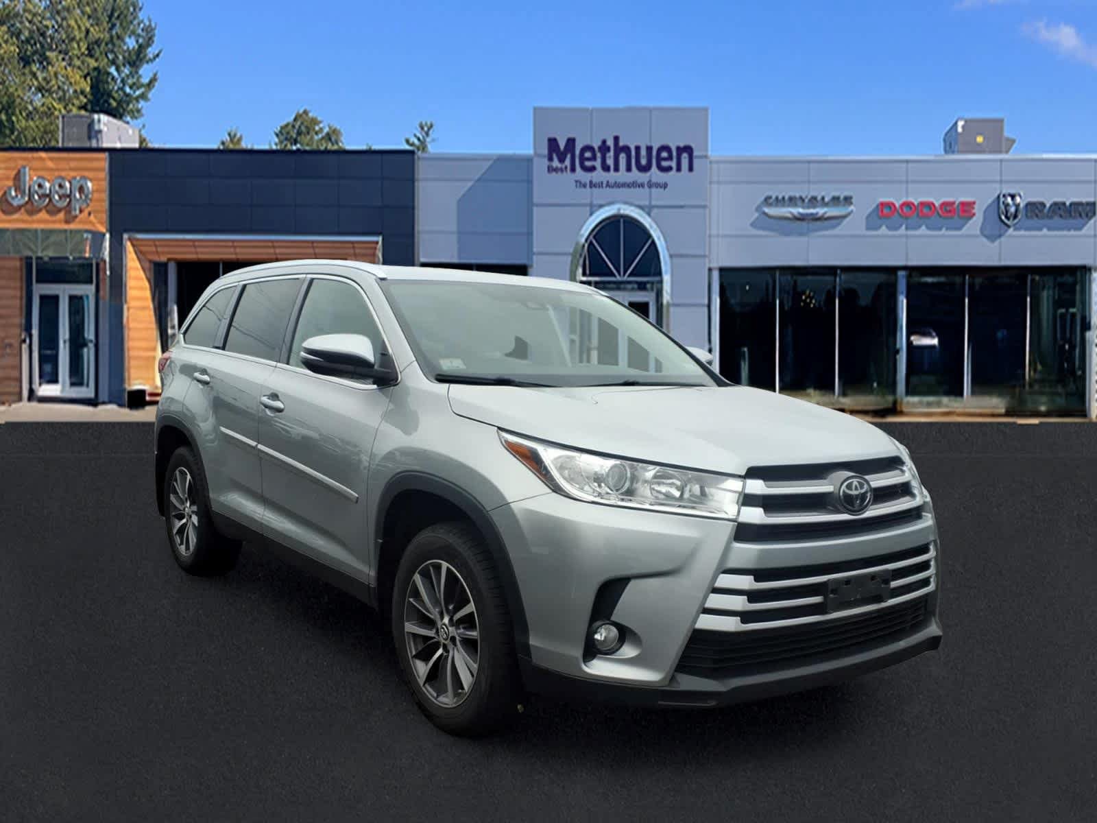 Used 2019 Toyota Highlander XLE AWD/4WD image 1