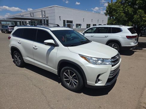 Used 2018 Toyota Highlander XLE FWD image 9