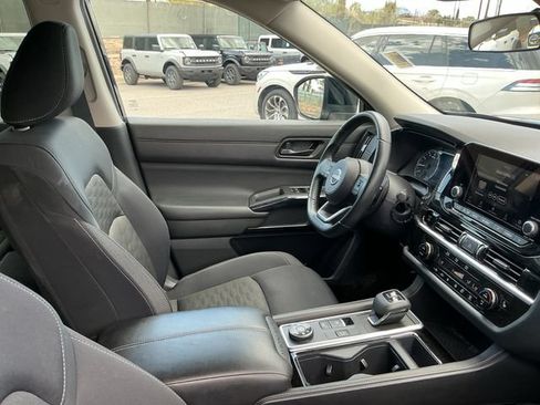 Used 2025 Nissan Pathfinder SV AWD/4WD image 12