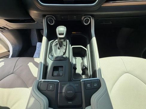 Used 2024 Toyota Grand Highlander AWD Hybrid image 20