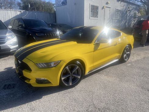 Used 2017 Ford Mustang GT image 1