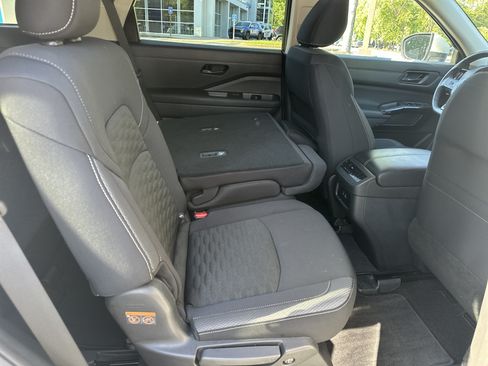 Used 2024 Nissan Pathfinder SV FWD image 15
