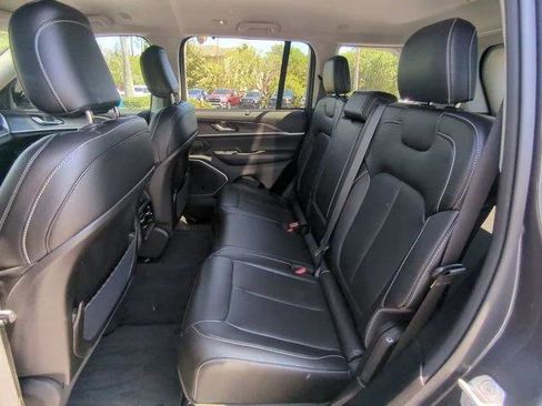 Certified 2023 Jeep Grand Cherokee Limited w/ Luxury Tech Group II RWD image 16