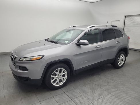 Used 2016 Jeep Cherokee Latitude w/ Safety/Convenience Group FWD image 2