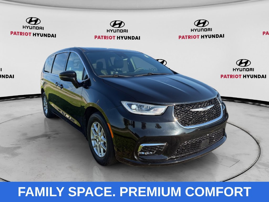 Used 2025 Chrysler Pacifica Select FWD 360° Tour
