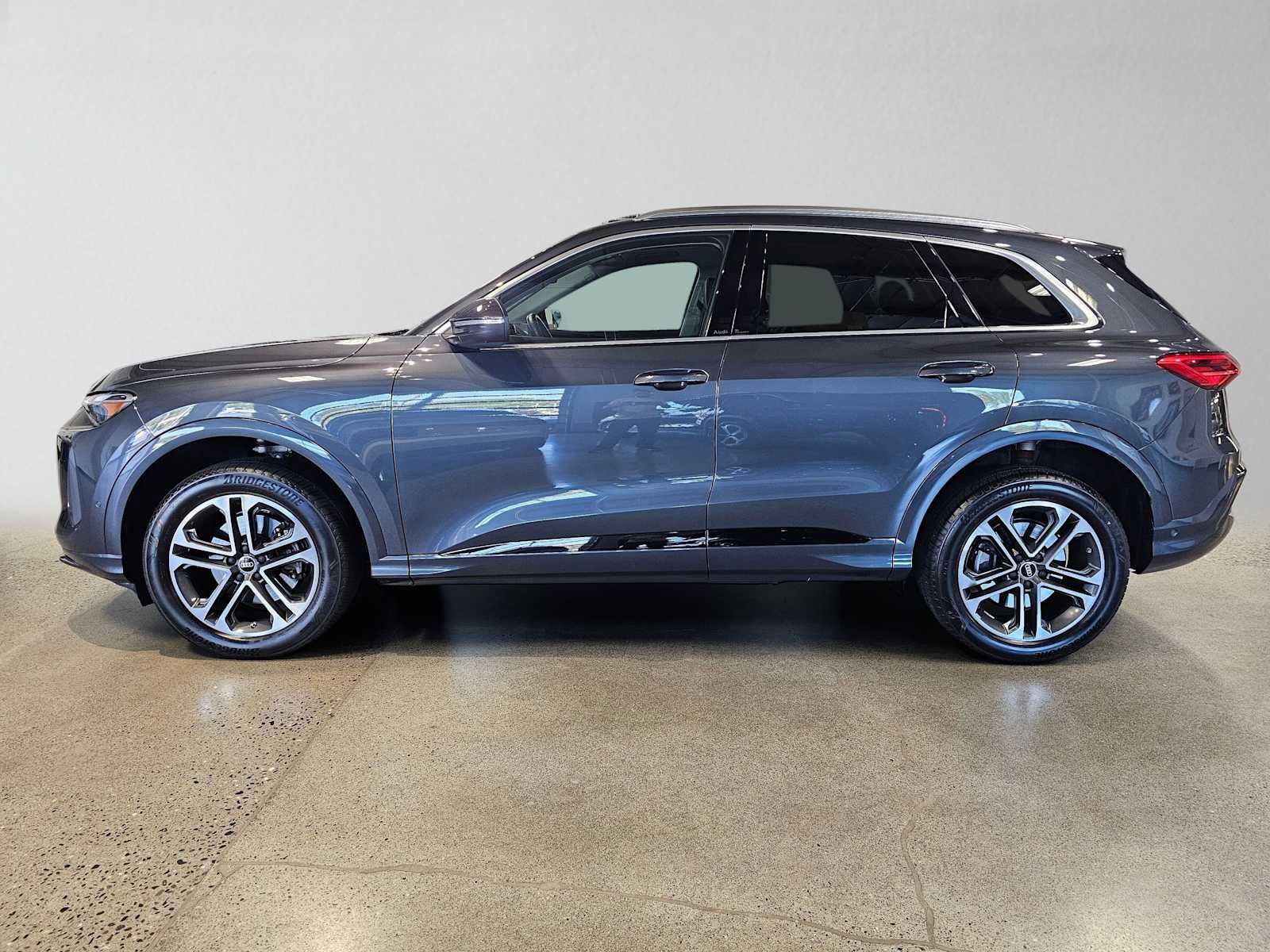 Used 2025 Audi Q5 Premium w/ Convenience Package AWD/4WD image 6