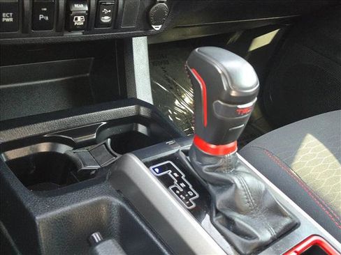 Used 2018 Toyota Tacoma SR5 RWD image 15