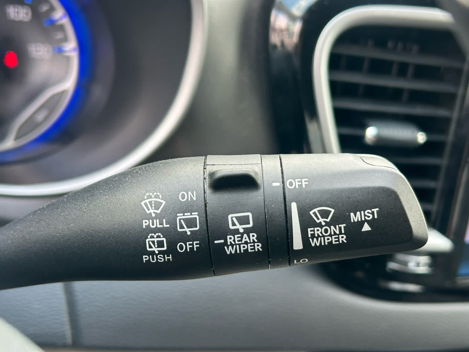 Used 2024 Chrysler Pacifica Touring-L FWD image 27