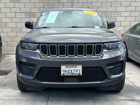Certified 2023 Jeep Grand Cherokee Laredo RWD image 2