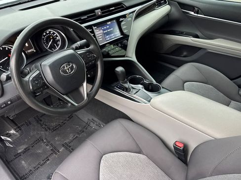 Used 2018 Toyota Camry L image 11