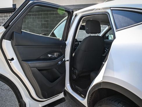 Used 2018 Jaguar E-PACE AWD/4WD image 13