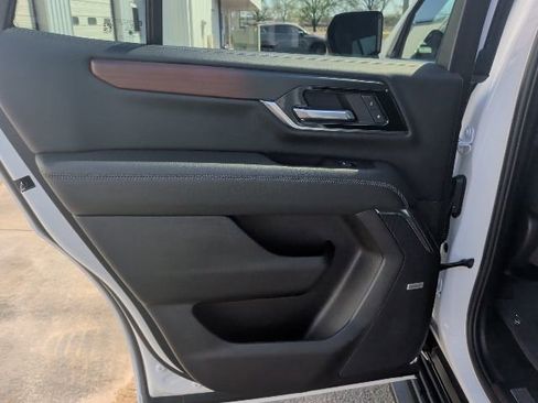 Certified 2025 GMC Yukon Denali image 13