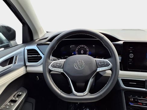 New 2026 Volkswagen Taos SE image 10