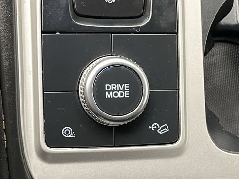 Used 2022 Ford Explorer XLT AWD/4WD image 16
