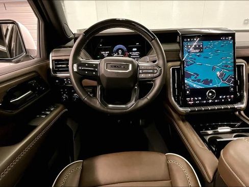 Used 2025 GMC Yukon Denali Ultimate AWD/4WD image 6