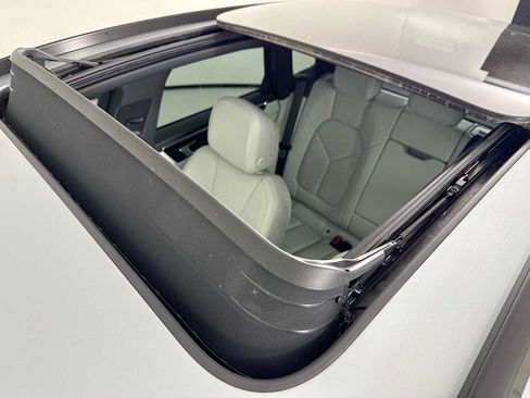Certified 2026 Porsche Macan AWD/4WD image 22
