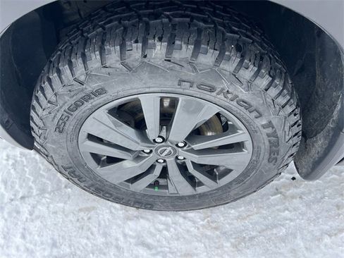 Used 2022 Nissan Pathfinder SV image 12