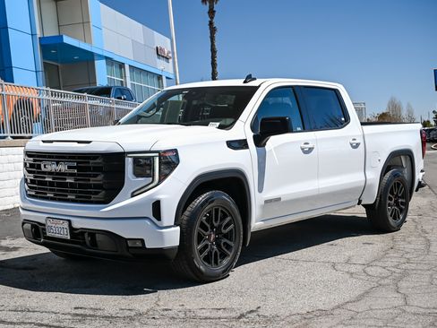 Used 2023 GMC Sierra 1500 Elevation w/ LPO, Elevation Black Package image 9