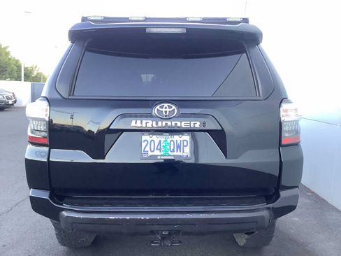 Used 2021 Toyota 4Runner TRD Off-Road Premium w/ Moonroof Package AWD/4WD image 5